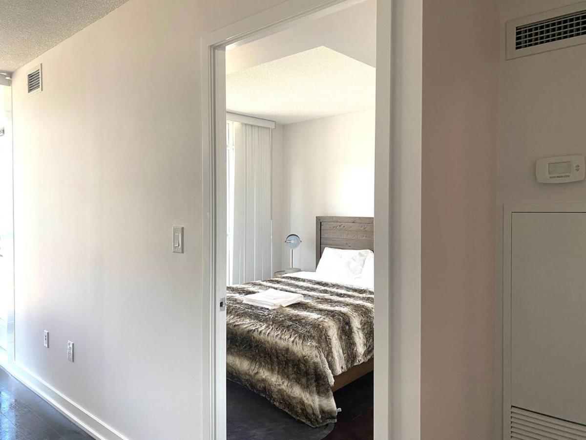Family Oriented Downtown Toronto 2Bdrm Condo With Parking & Office Space 外观 照片