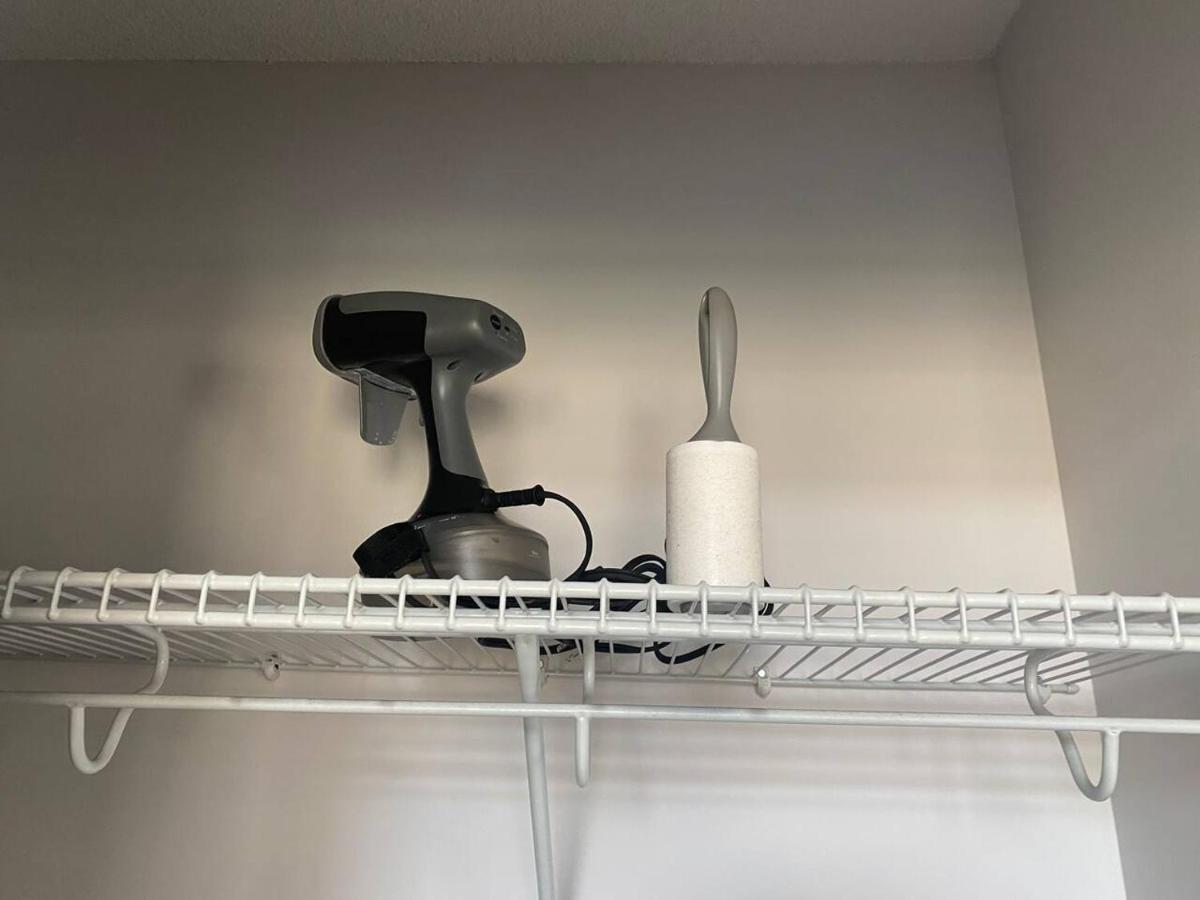 Family Oriented Downtown Toronto 2Bdrm Condo With Parking & Office Space 外观 照片