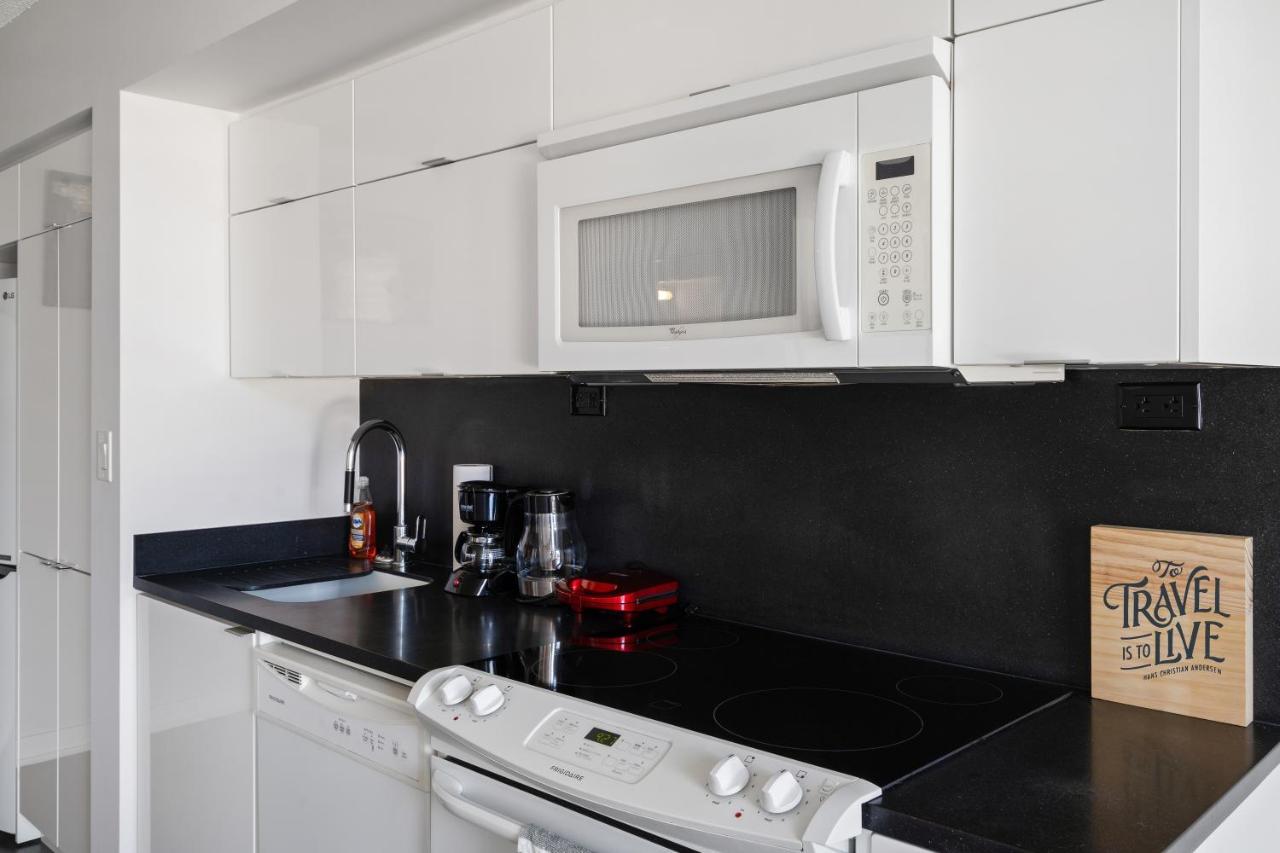Family Oriented Downtown Toronto 2Bdrm Condo With Parking & Office Space 外观 照片