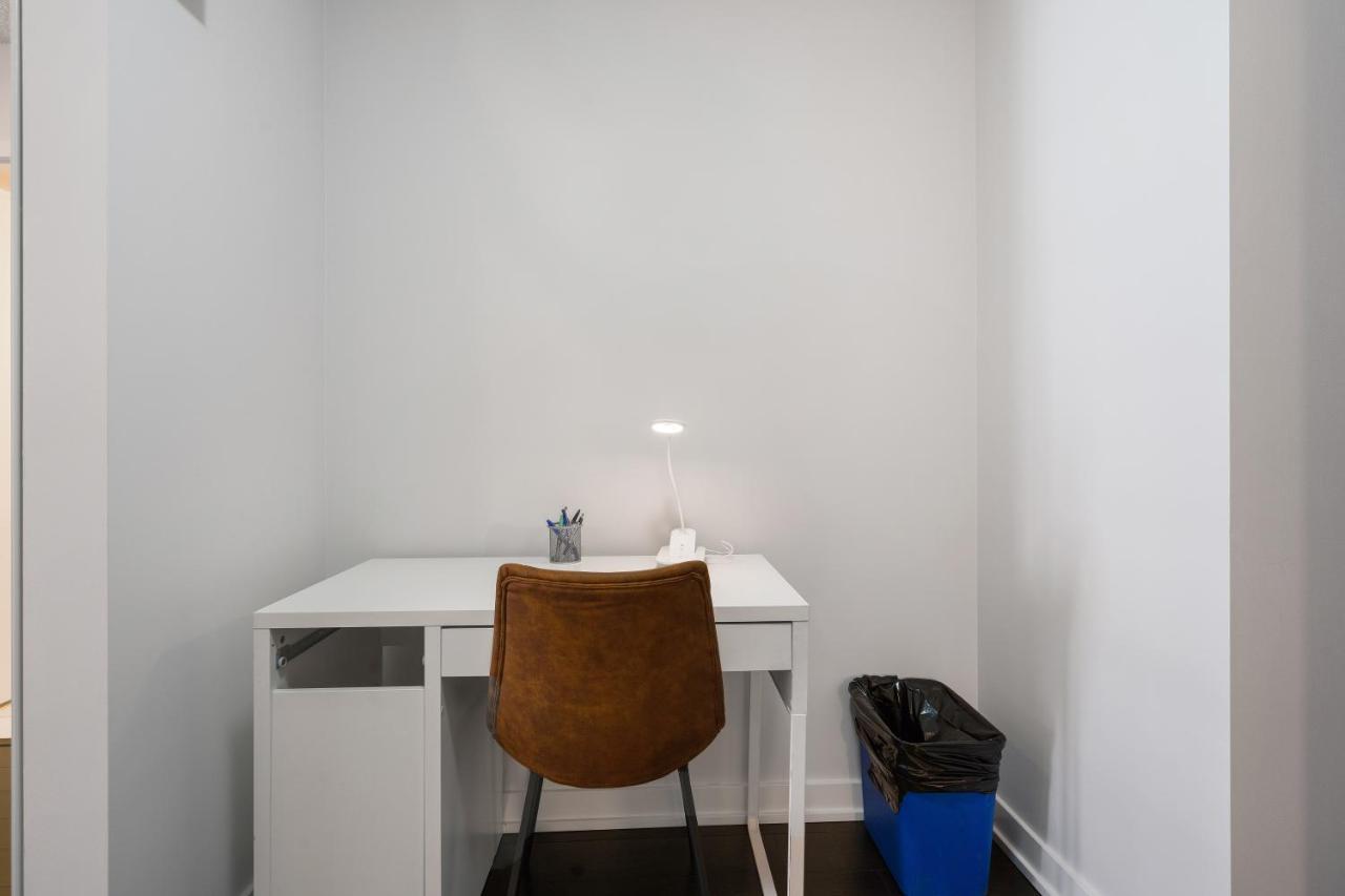 Family Oriented Downtown Toronto 2Bdrm Condo With Parking & Office Space 外观 照片