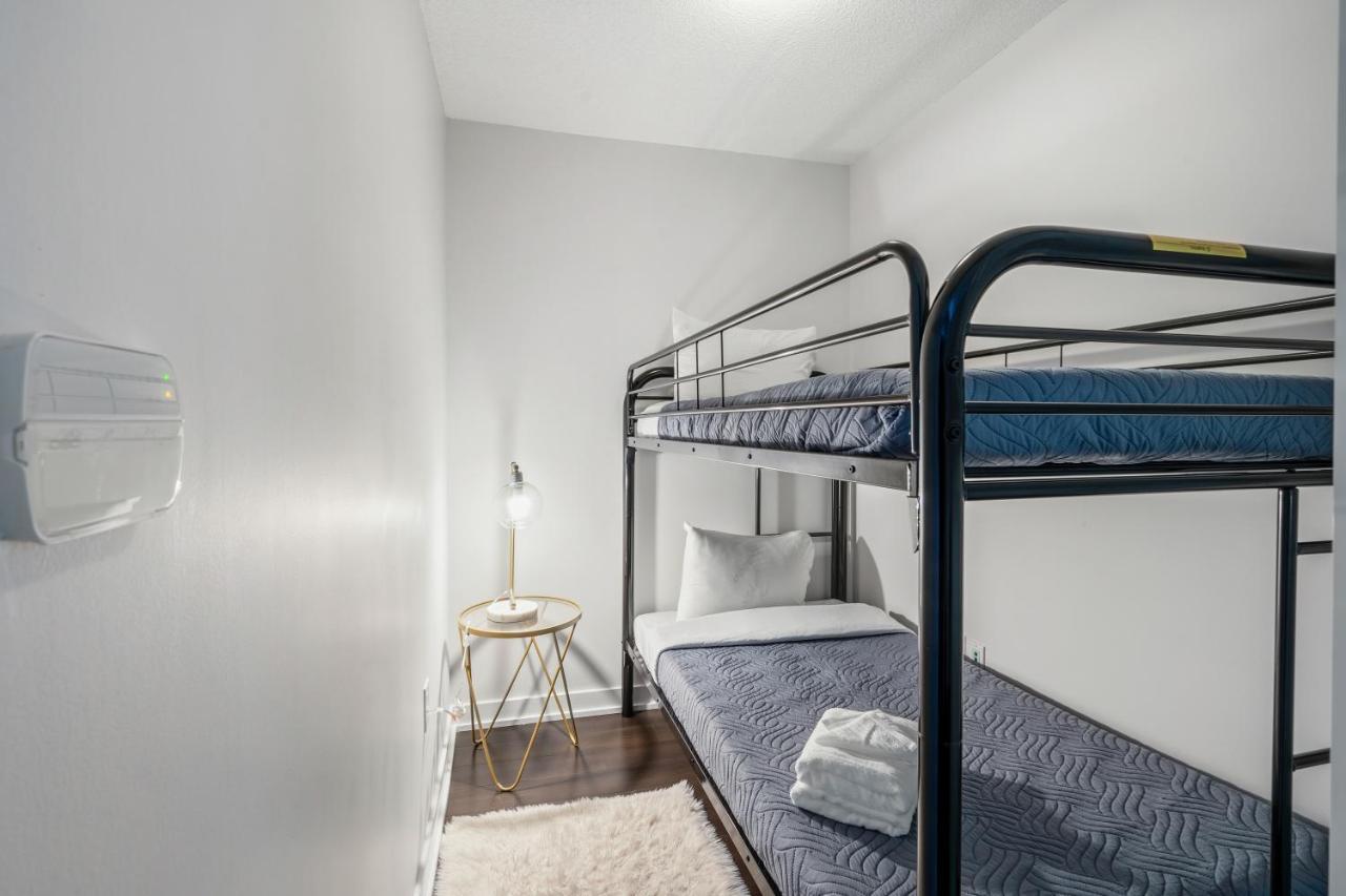 Family Oriented Downtown Toronto 2Bdrm Condo With Parking & Office Space 外观 照片