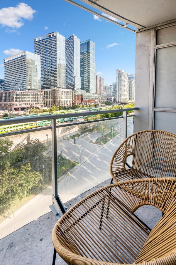 Family Oriented Downtown Toronto 2Bdrm Condo With Parking & Office Space 外观 照片