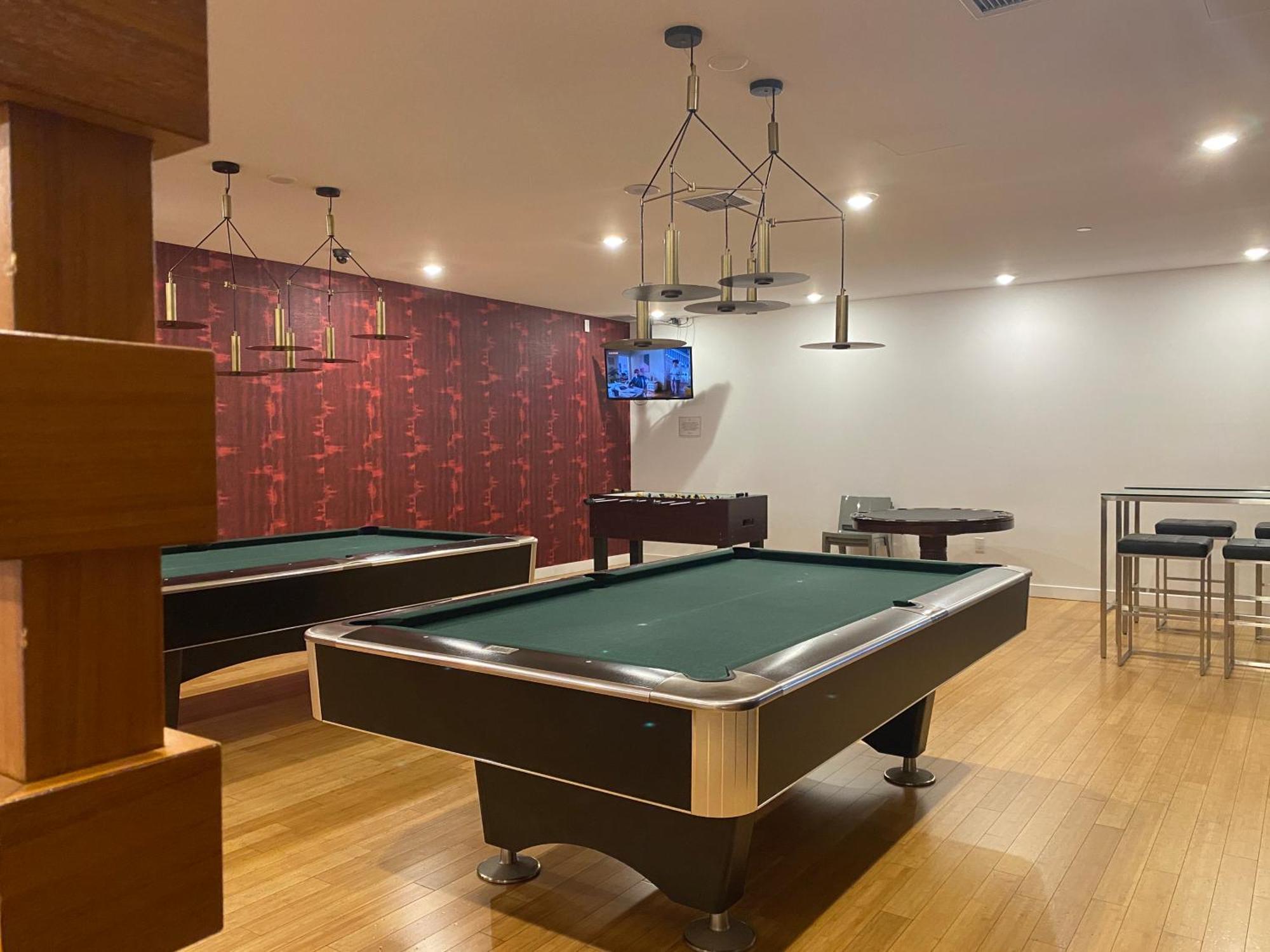 Family Oriented Downtown Toronto 2Bdrm Condo With Parking & Office Space 外观 照片