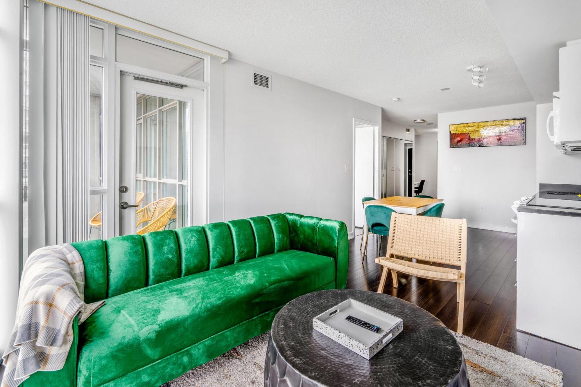 Family Oriented Downtown Toronto 2Bdrm Condo With Parking & Office Space 外观 照片