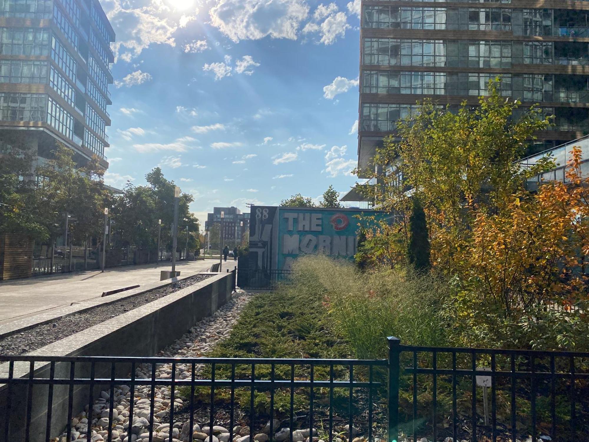 Family Oriented Downtown Toronto 2Bdrm Condo With Parking & Office Space 外观 照片
