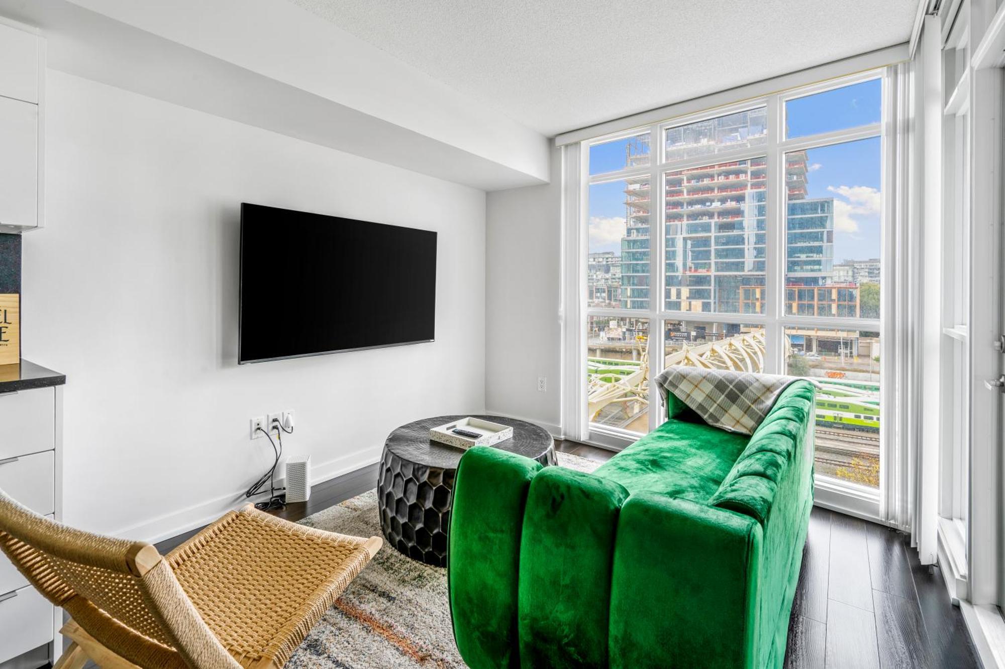 Family Oriented Downtown Toronto 2Bdrm Condo With Parking & Office Space 外观 照片