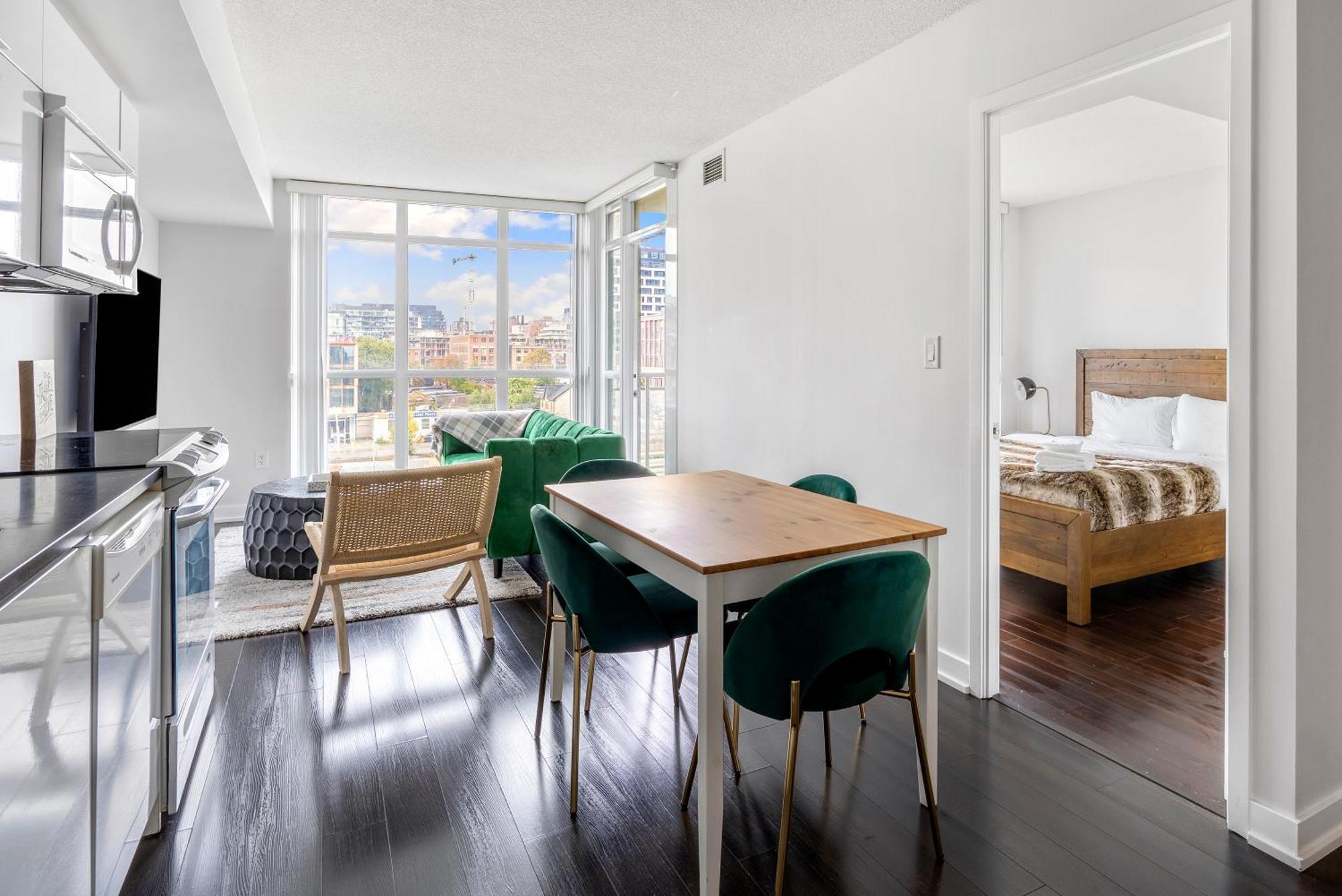 Family Oriented Downtown Toronto 2Bdrm Condo With Parking & Office Space 外观 照片